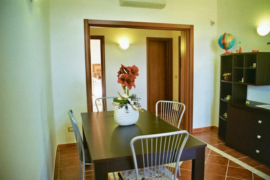 ヴィッラノーヴァ・ディ・オストゥーニCasa Sullo Scoglioアパートメント エクステリア 写真