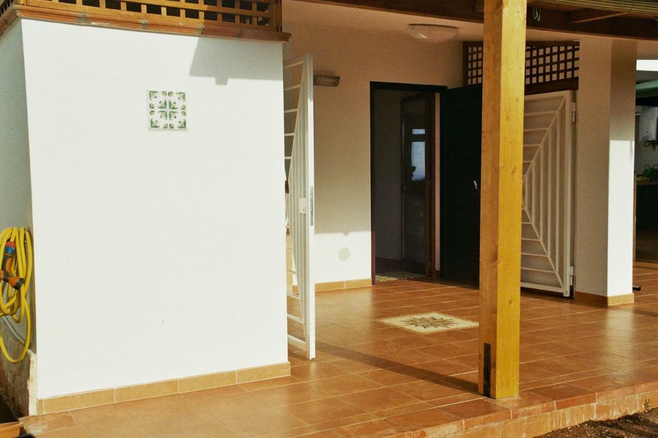 ヴィッラノーヴァ・ディ・オストゥーニCasa Sullo Scoglioアパートメント エクステリア 写真